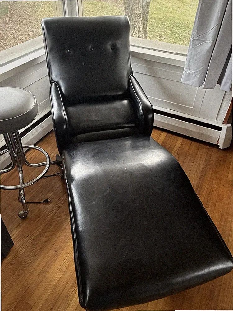 Mid Century Modern Black Contour Lounge Chair With Heat And Massage
